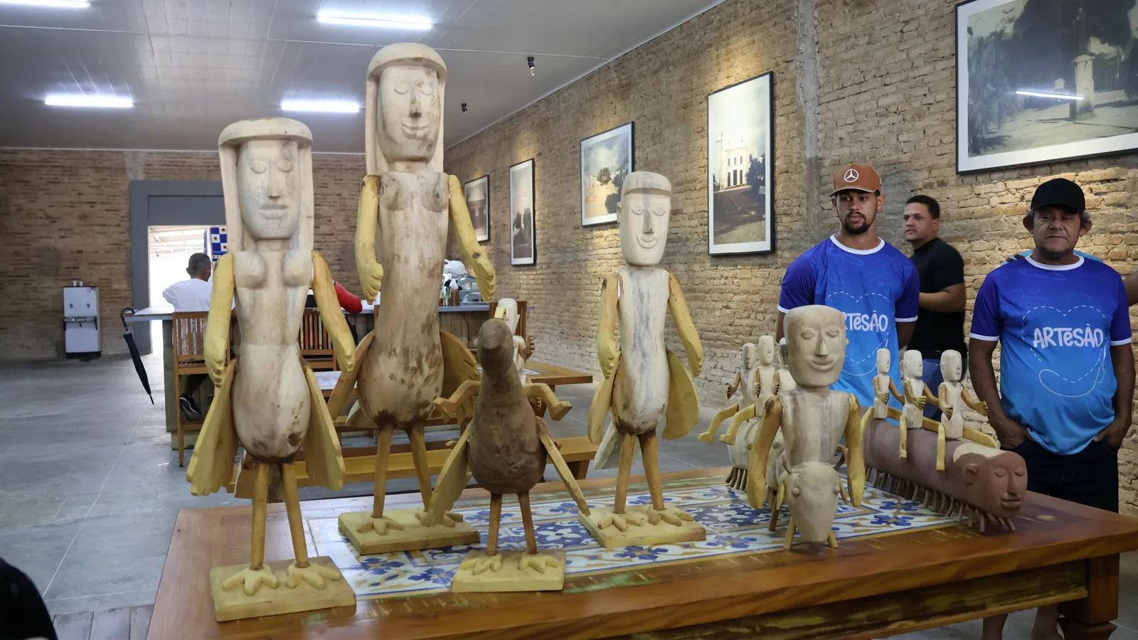 Escultura em madeira — Casa do Artesão